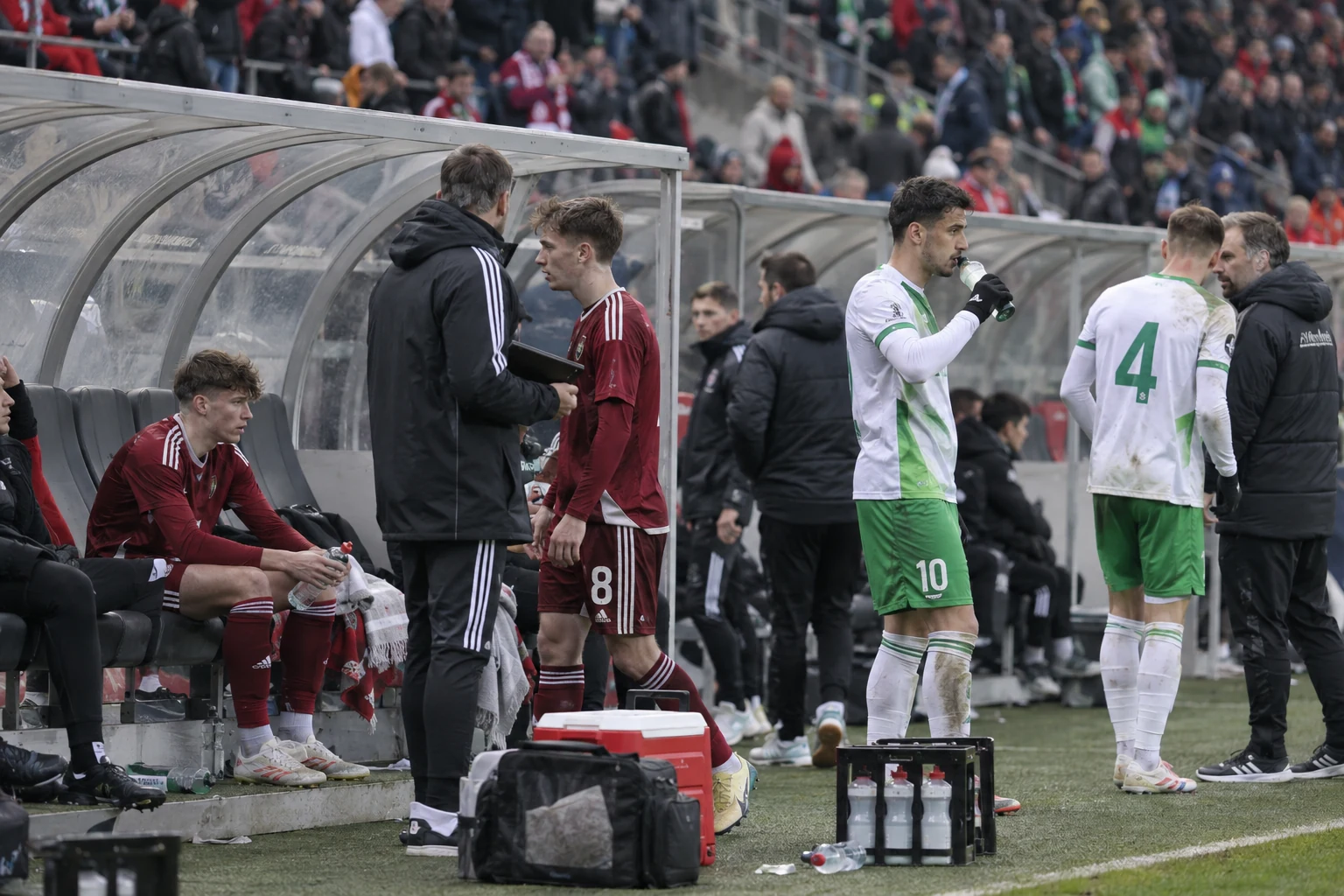 Nürnberg ja Wolfsburg iskivät kahdeksan maalia tasapelissä